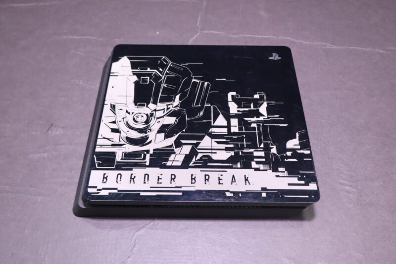 PS4 CUH-2200B 1TB BORDER BREAK